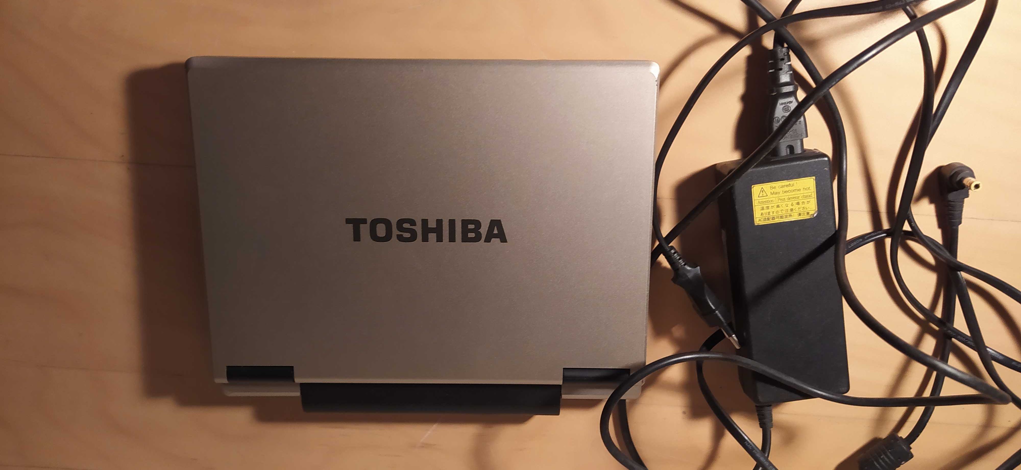Laptop TOSHIBA NB100-11B