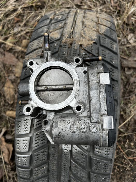 Продам дросельную заслонку w203 c180