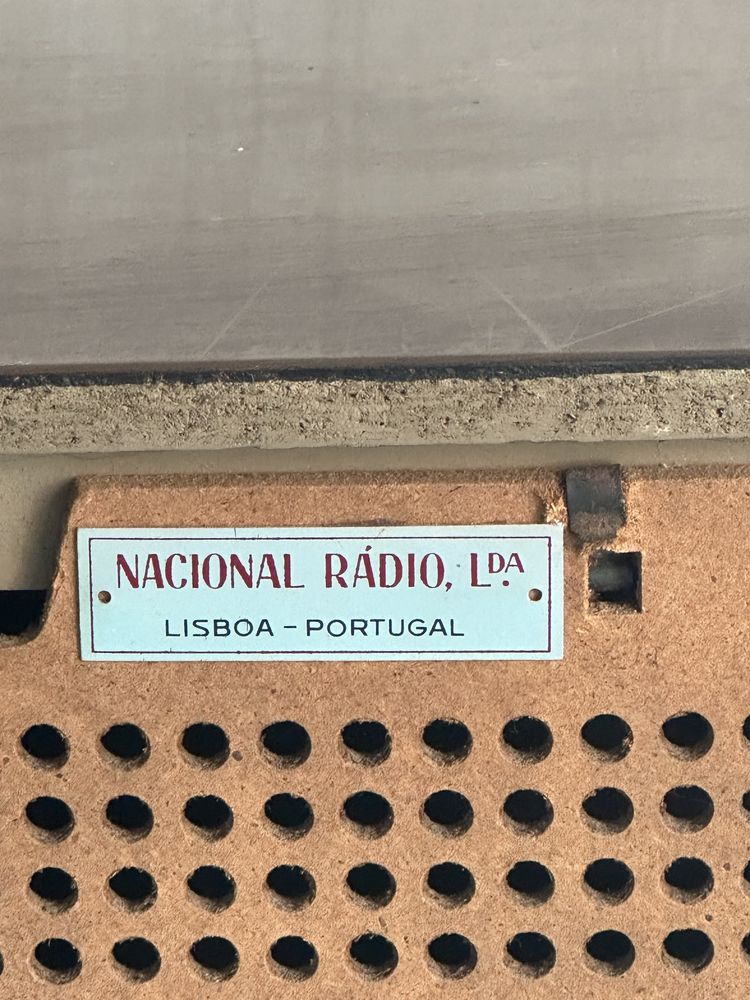 Radio Grundig de 1967” para revisão”