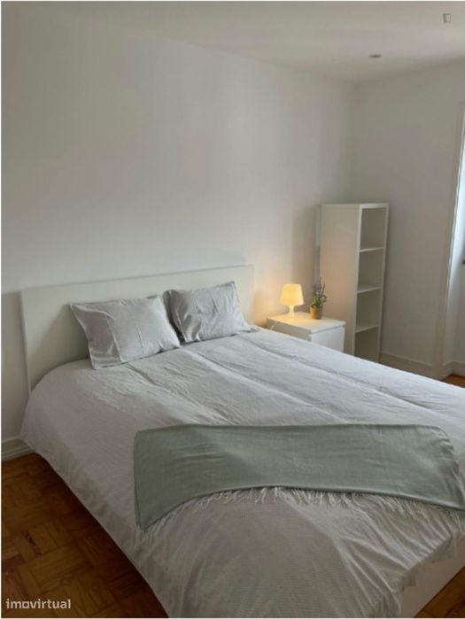 739431 - Quarto com cama de casal em...