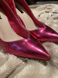 Рожеві туфлі човники на шпильці