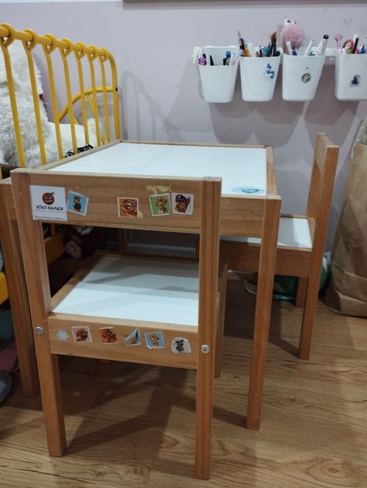 Stolik z krzesełkami