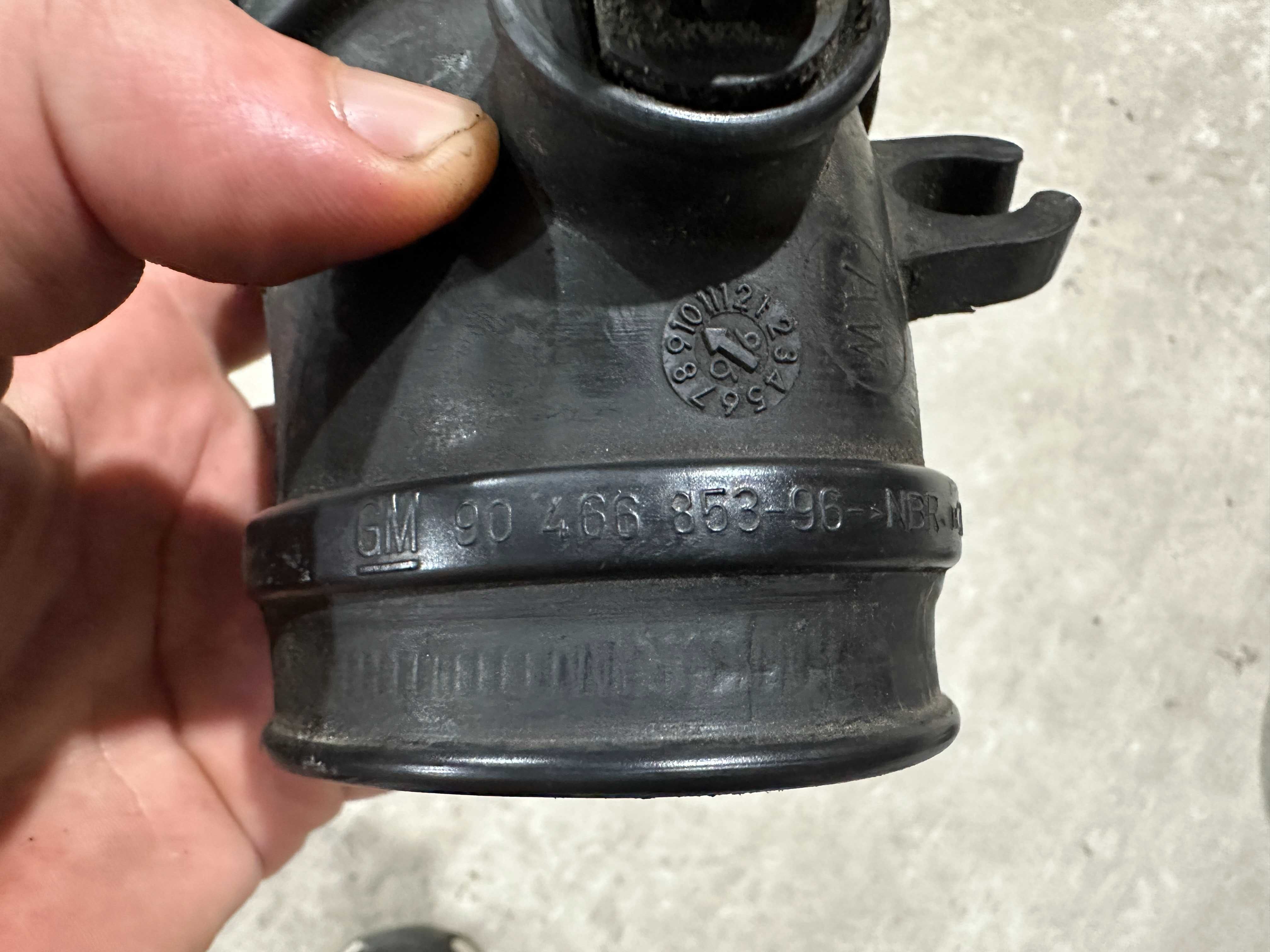Патрубок воздушного фильтра Opel Astra F 1.8i 16V 90466853