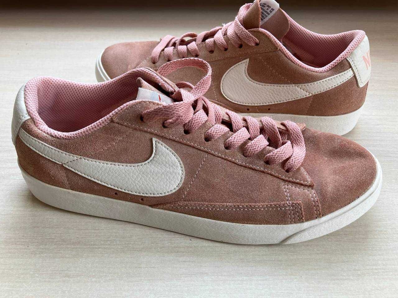 Кеди Nike із замши рожевого кольору