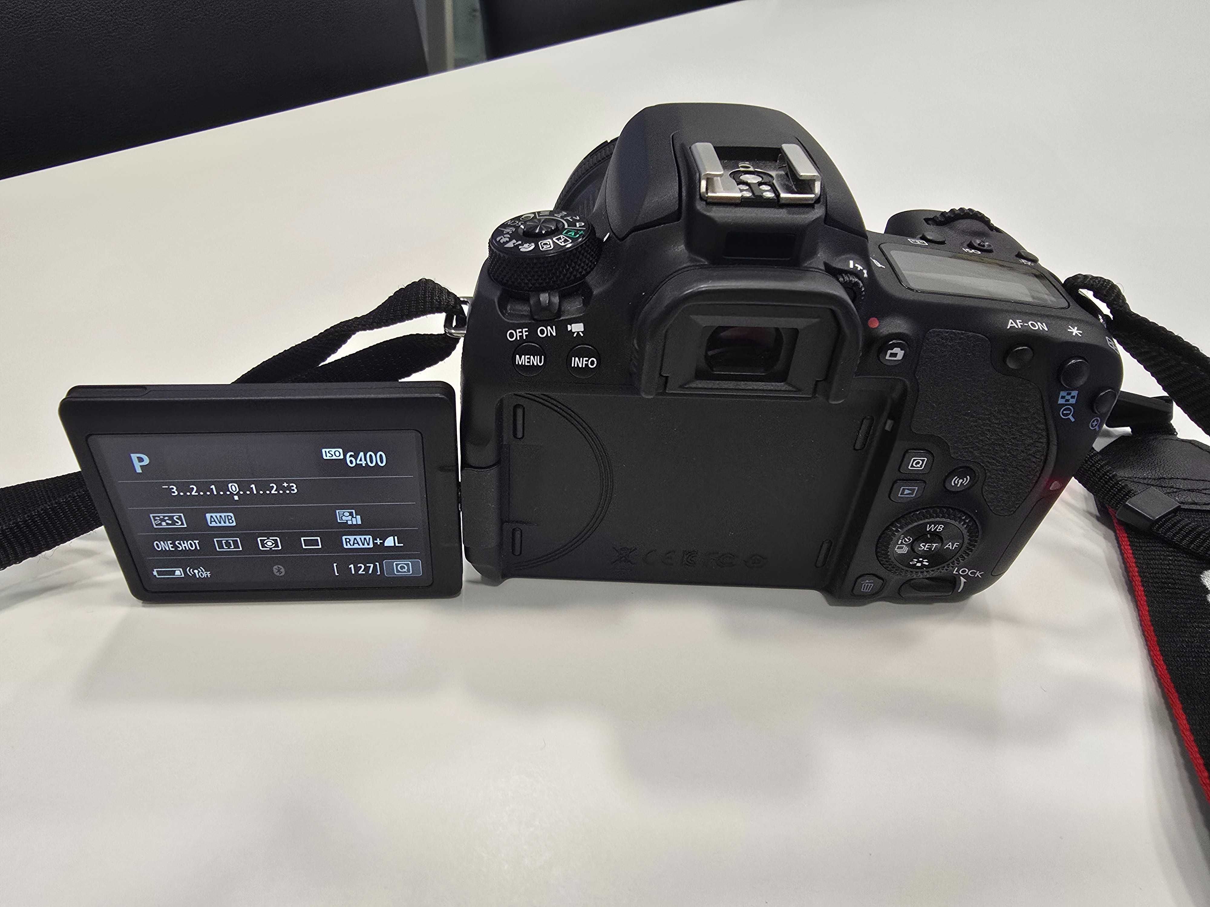 Canon EOS 77D com Lentes 10-18mm, 18-55mm e Bolsa – Excelente Estado!