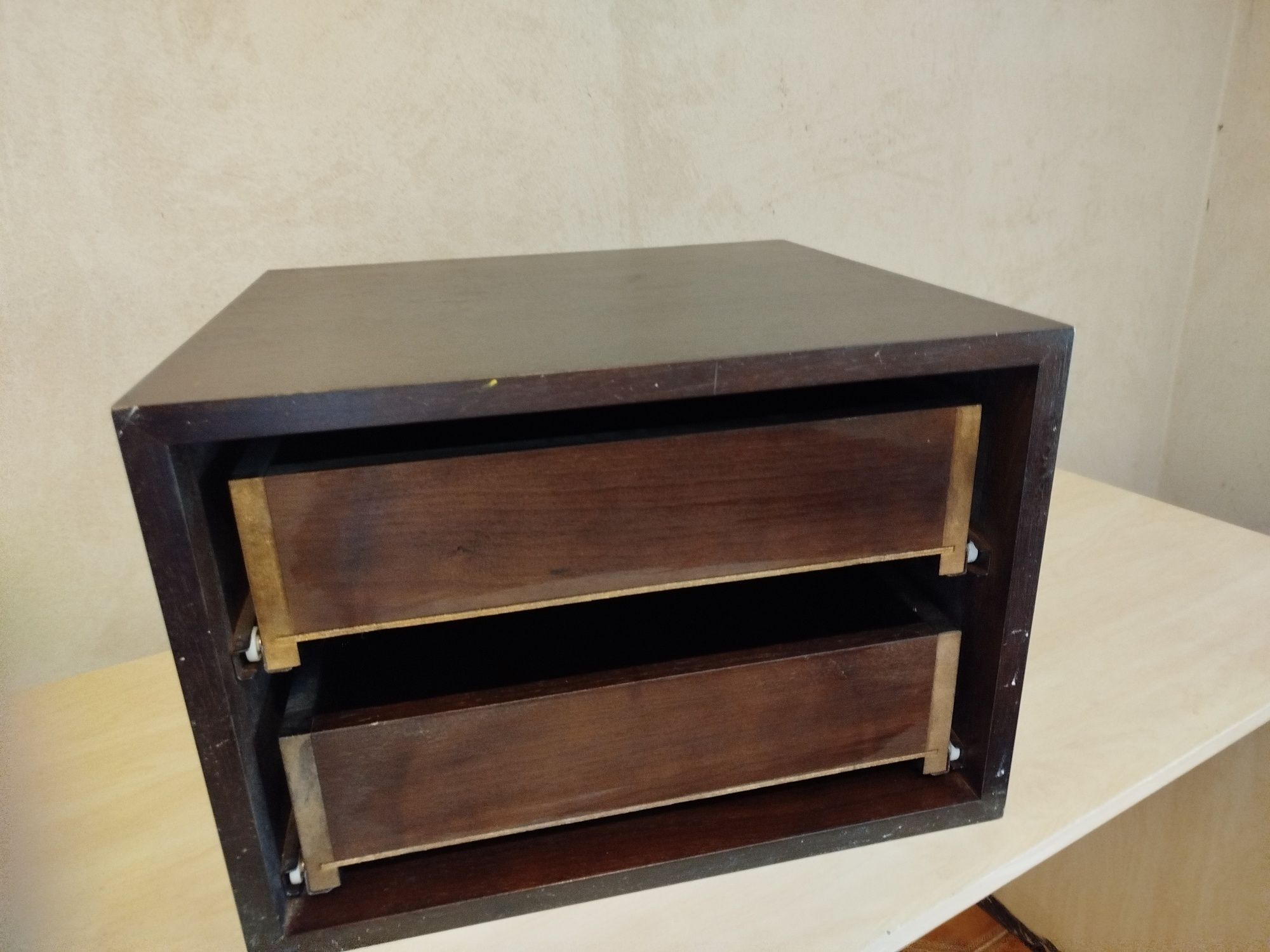 Mesa de cabeceira.