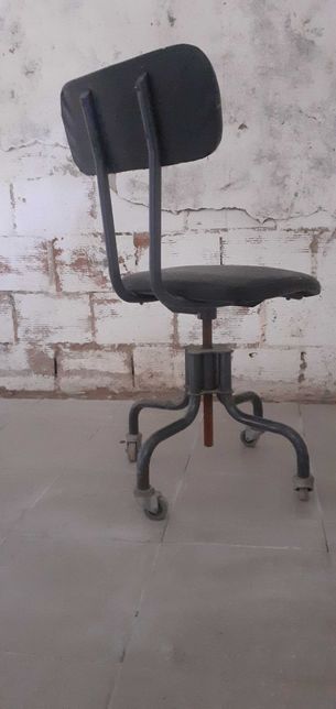 Cadeira antiga vintage art deco industrial escritório