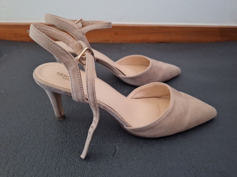 Sapatos senhora salto alto