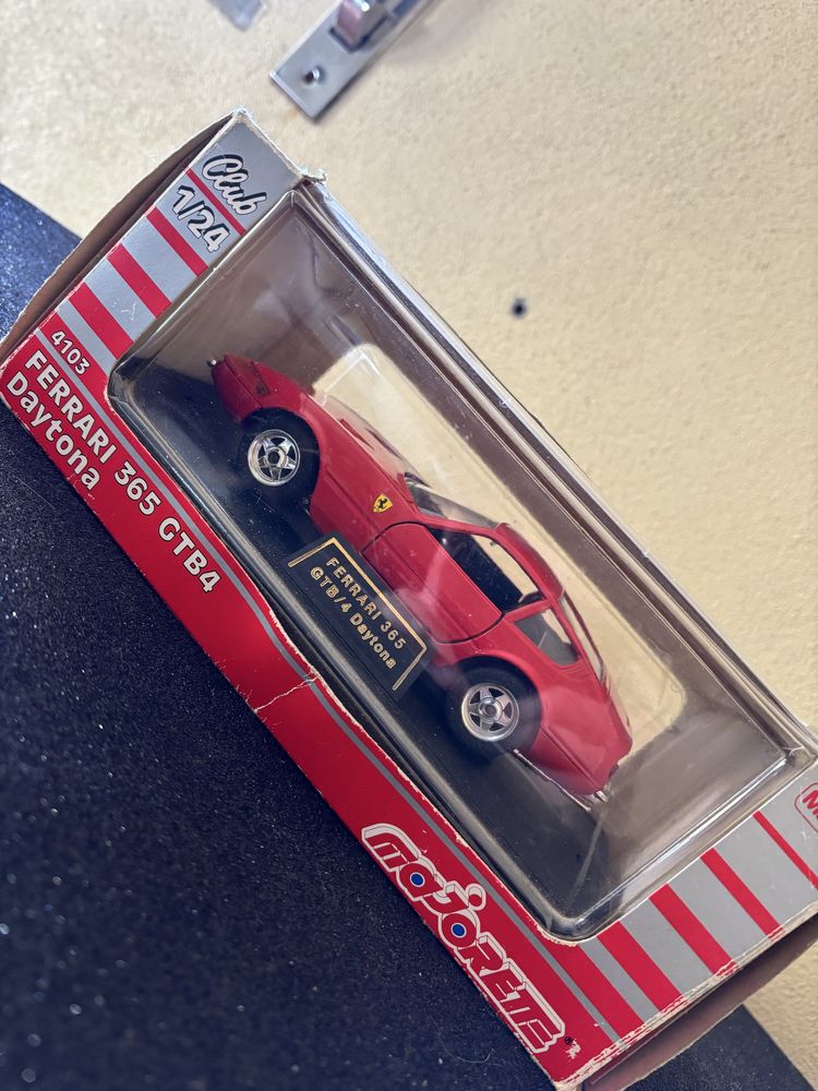 Ferrari 365 gtb4 Daytona 1/24
