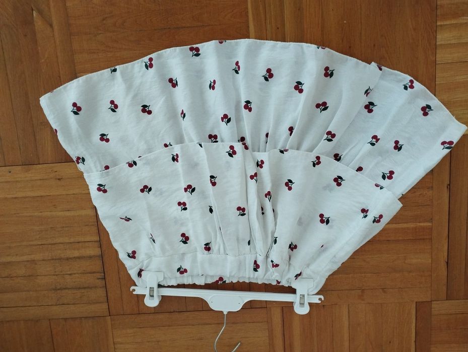 Piękna spódnica w wisienki