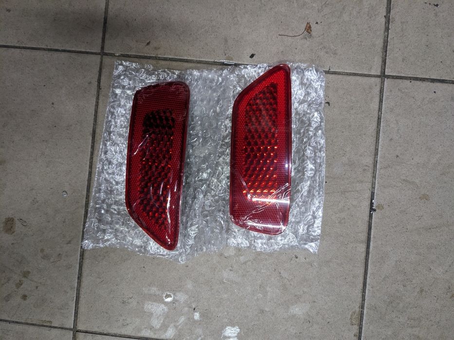 Відбивач, катафот задній бампер Dodge Journey