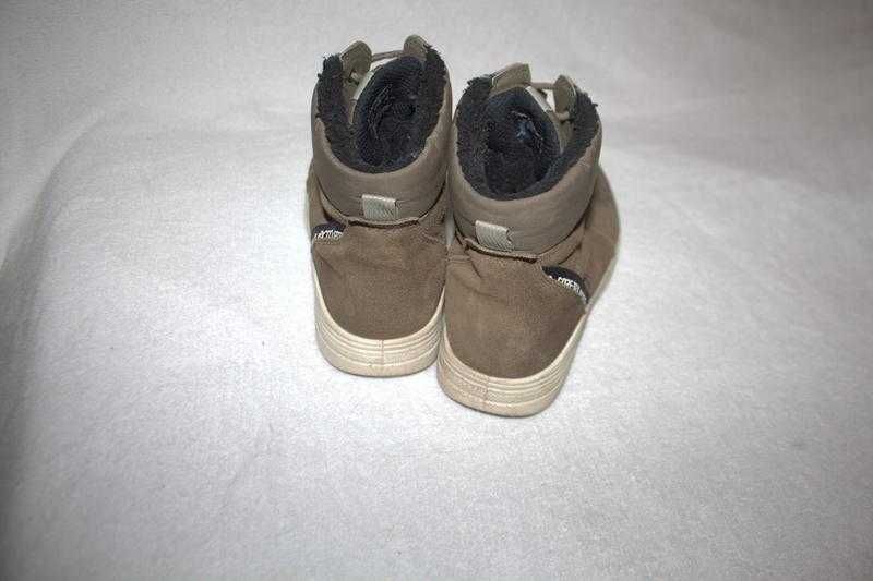 Чоботи фірми Ессо 36 розміру за устілкою 23 см.