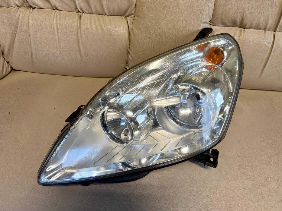 Lift Opel Zafira B Lampa Przednia Lewa ! Europa !