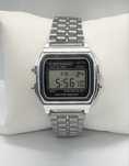 Kultowy zegarek retro cyfrowy - styl Casio vintage
