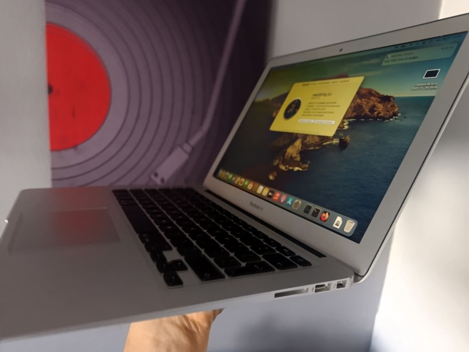 MacBook air core i5, 8gb, SSD 128