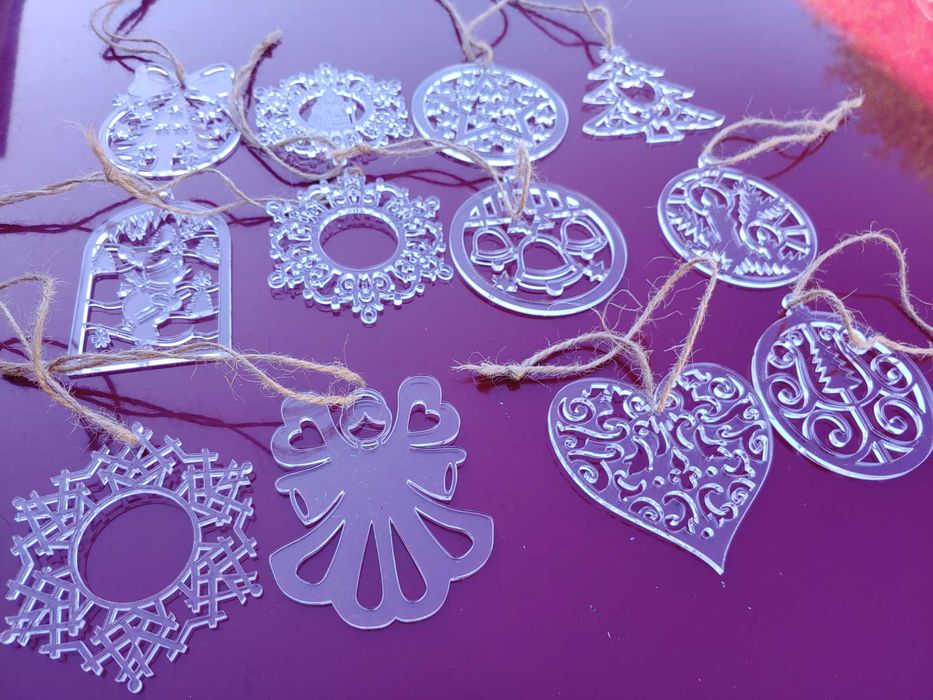 Іграшки на ялинку з акріла(органічне скло),фанери