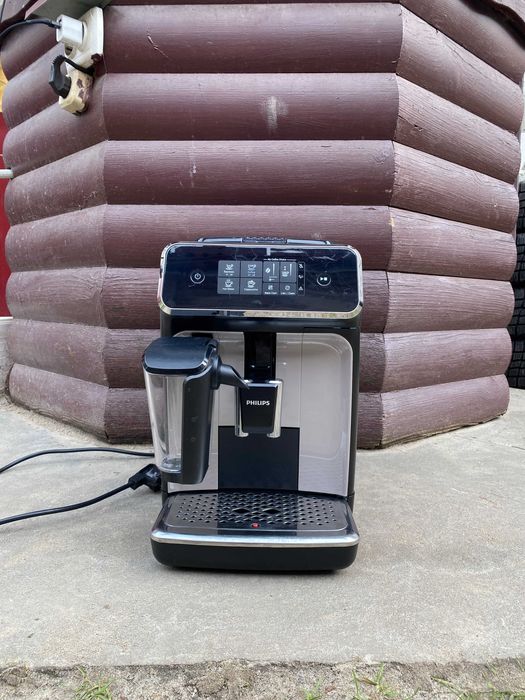 Кавомашина Phillips LatteGo EP2235/40 гарний стан 2022 рік