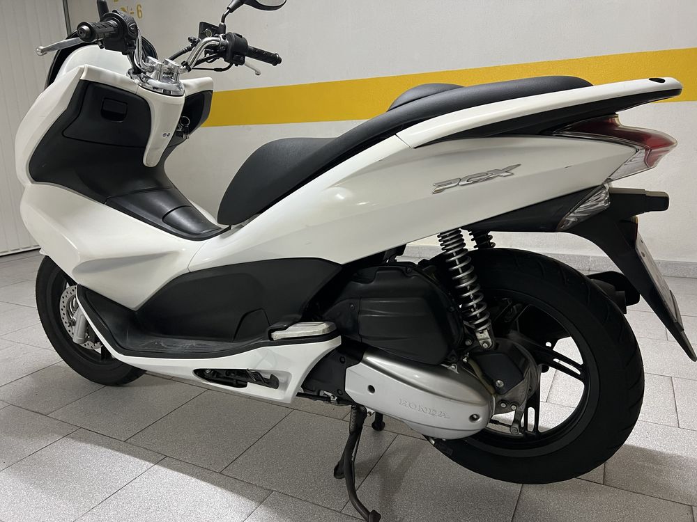 Honda PCX 125 branca