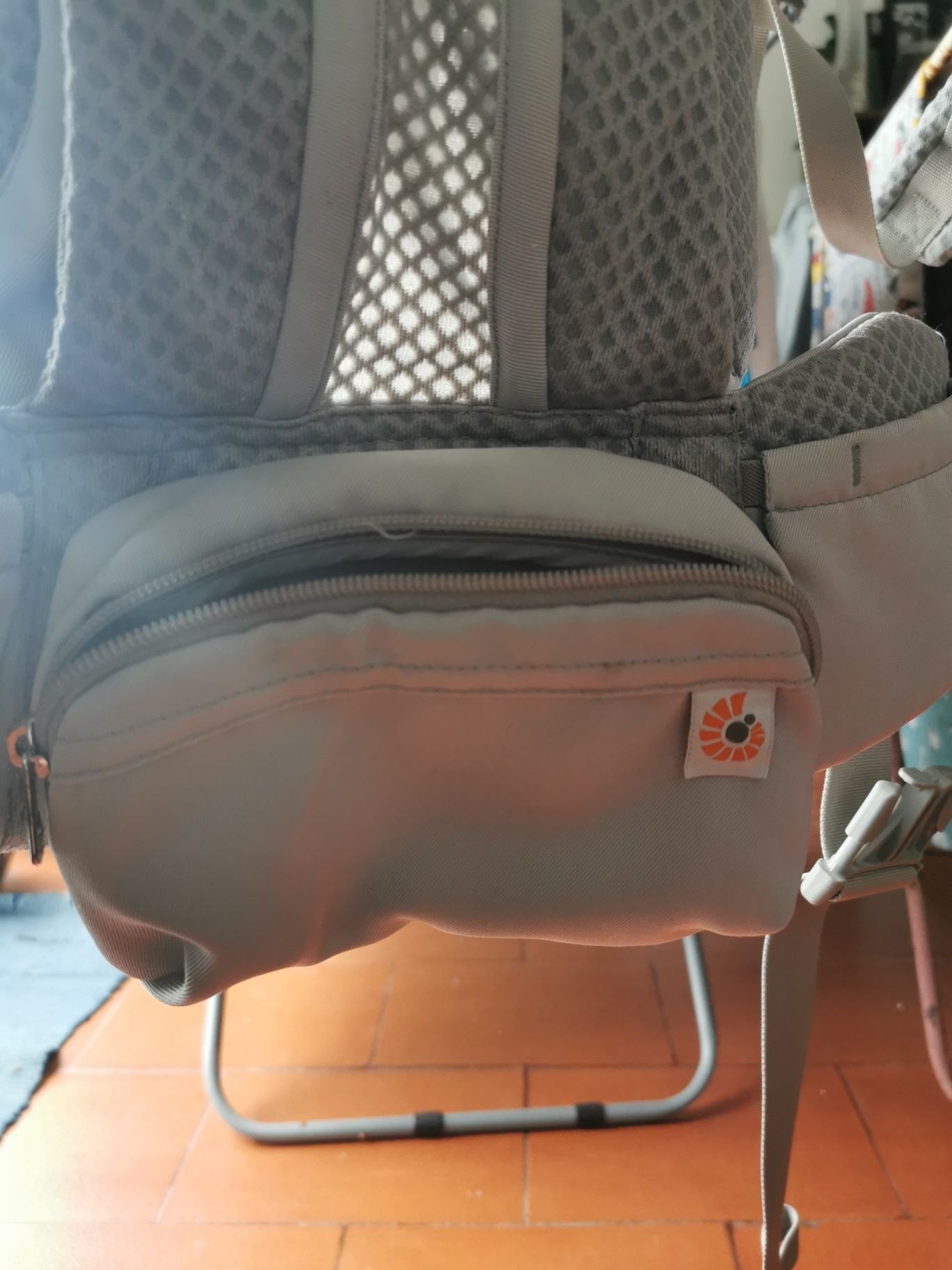 Marsupio Ergobaby Omni Breeze Cinza Pérola