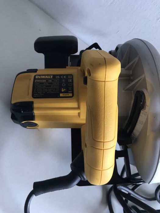 Пила дискова DeWALT DWE560-GB з Англії