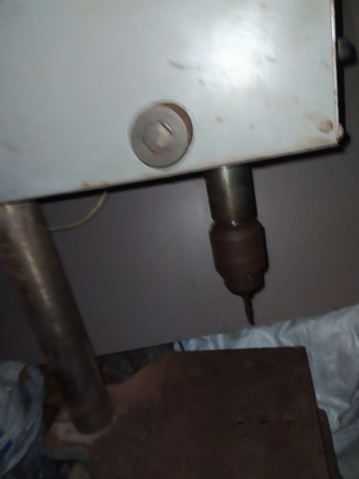 Продаётся сверлильный станок.