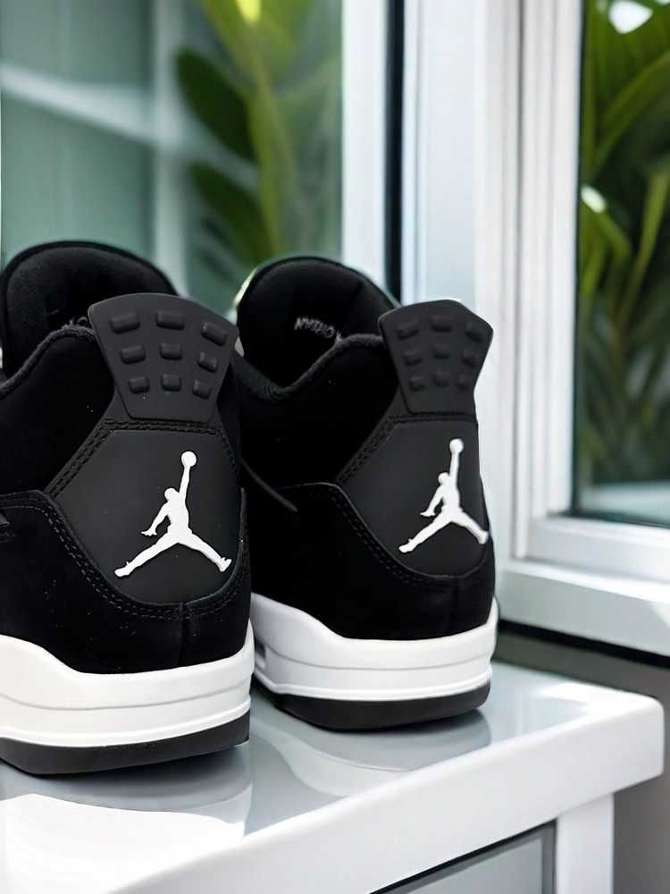Buty JordanAirJordan4Retro White Thunder sportowe rozmiar.39