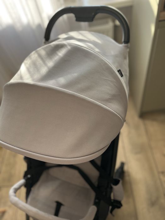 Прогулянкова коляска в сірому кольорі, Chicco