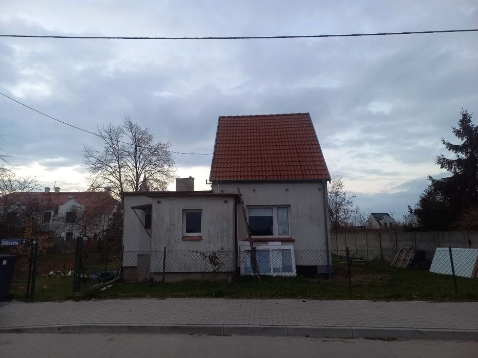 Działka 900 m² z domem + POZWOLENIEM na rozbudowę i budowe