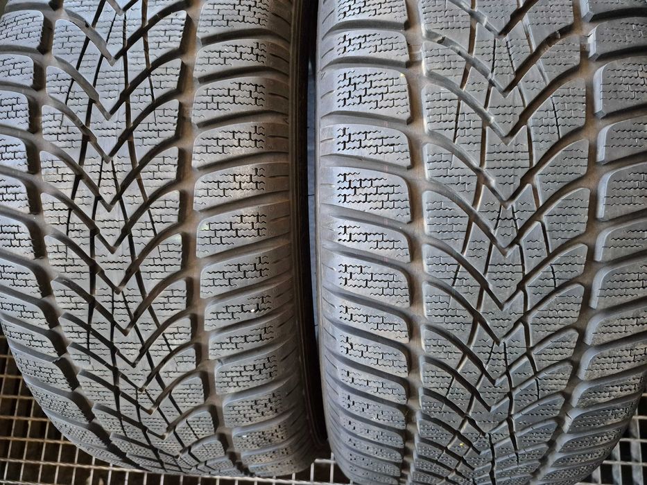 DUNLOP SP WINTER  SPORT  4D  235/45R17 7mm  MO.