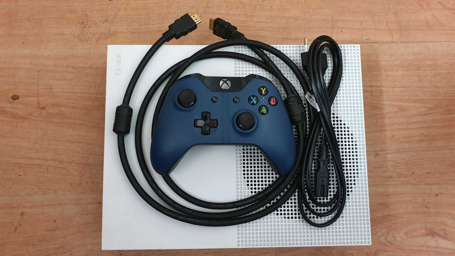 Xbox One S 1TB + Pad + Fallout 4