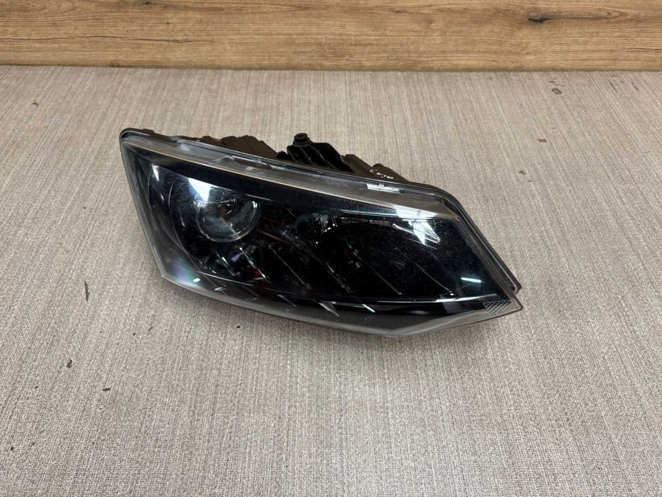 lampa/reflektor przedni prawy skoda fabia III