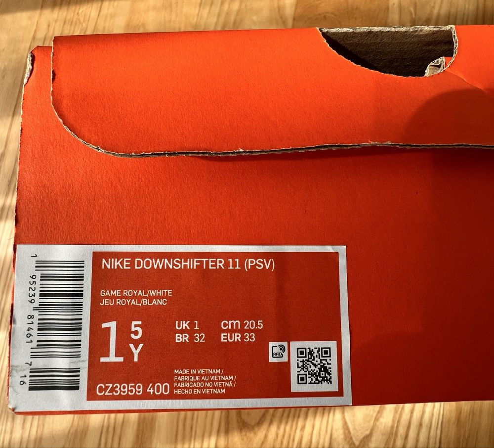 Sapatilhas NIKE NOVAS azul tamanho 33