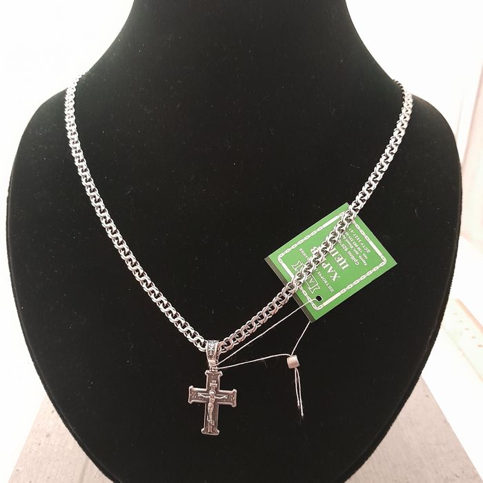 Срібний ланцюжок і хрестик. Серебряная цепочка и крестик.