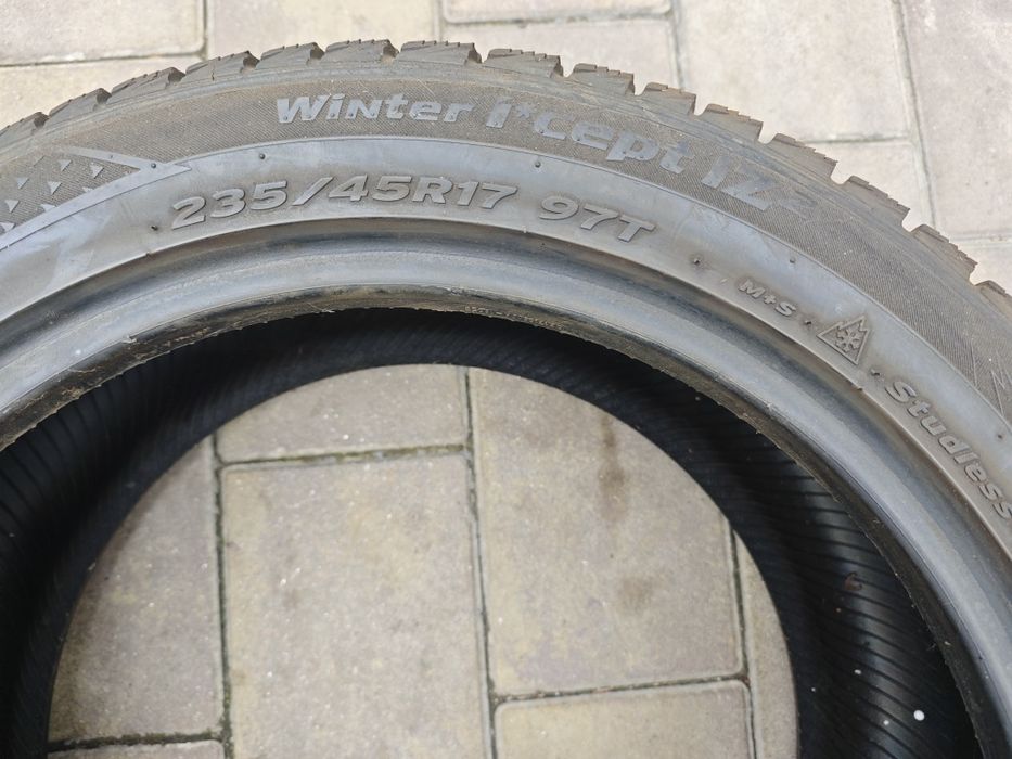 Продам комплект зимових шин Hankook Winter i*cept iz2 235/45 R17