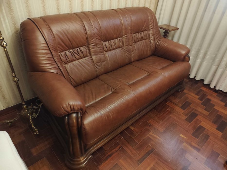 Sofá de 3 lugares + sofá de 1 lugar em pele