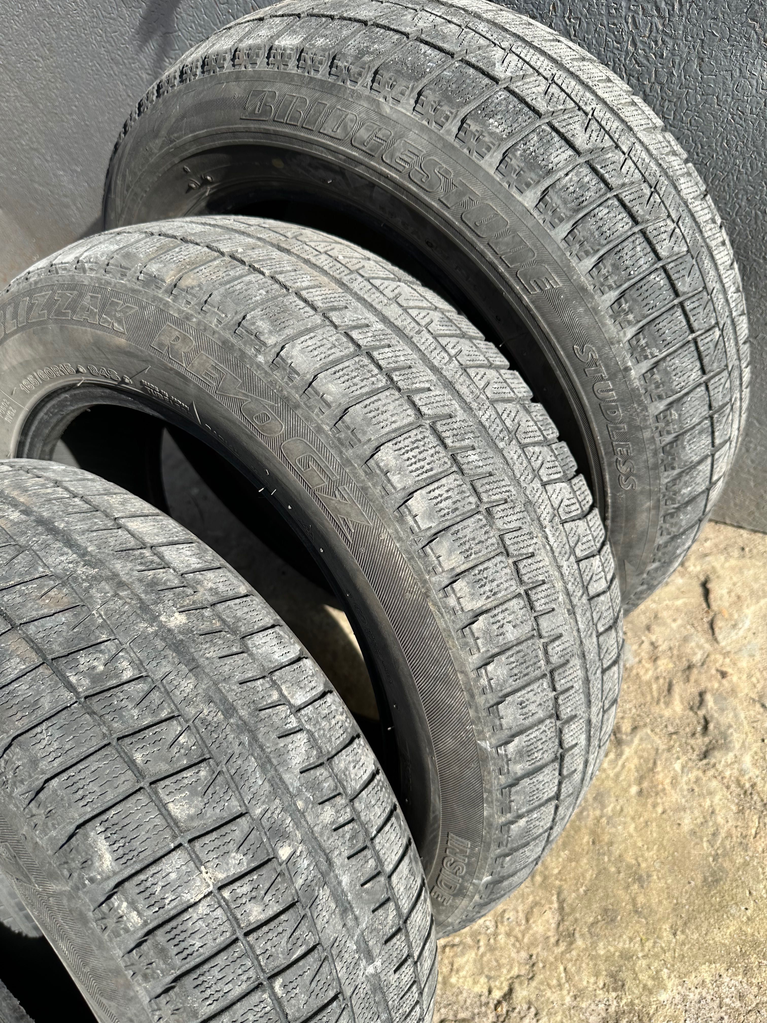 Шини зимові bridgestone revo gz 185/60/r15, б/у, 3 шт.