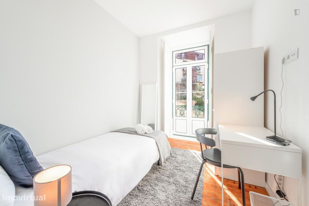 454494 - Quarto com cama de solteiro, com...