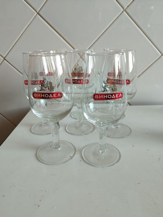 Стопки, бокали за символічну плату