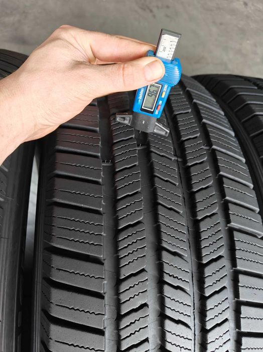 R20 265 60 шини всесезонні Michelin Defender LTX M/S з авто з США