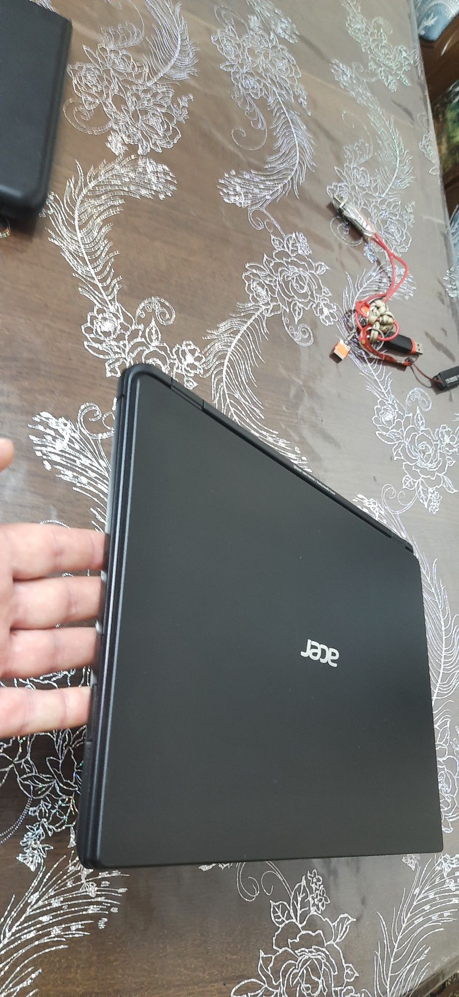Продам 4ядерний ноутбук,1gb відео карта,500gb hdd,10gb озу