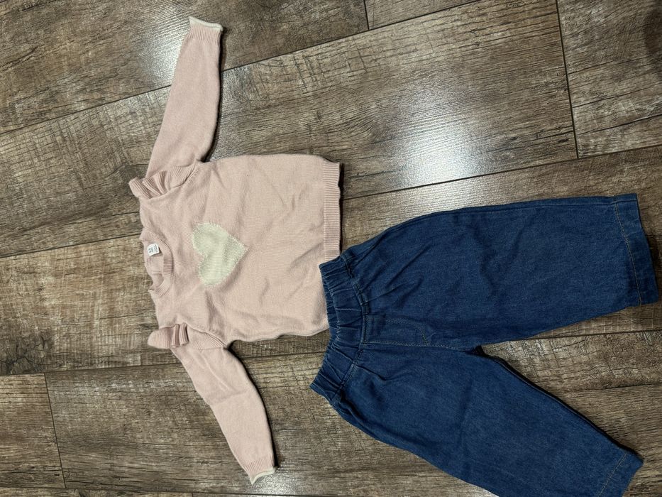 Комтюм джинси і світер