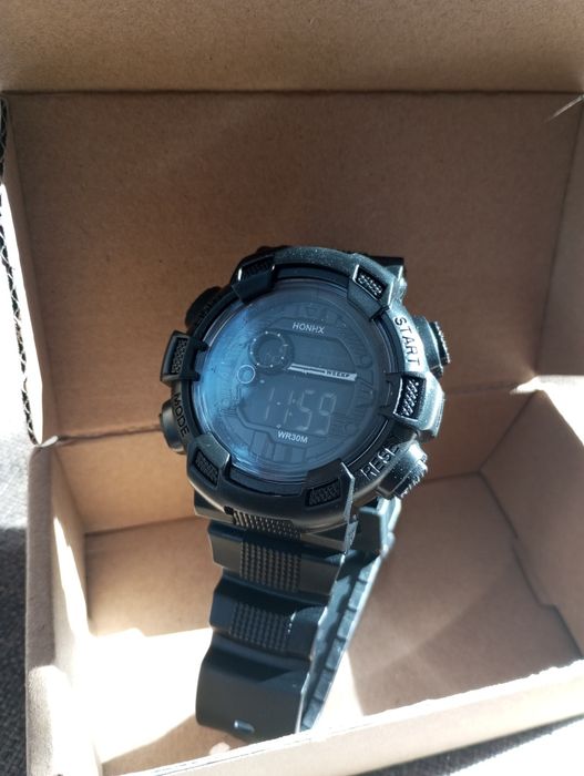 Спортивний  годинник HONHX в чорному кольорі з міцним , стійкий до впл