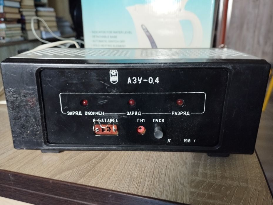 Автоматичний зарядний пристрій ИВА АЗУ-0.4