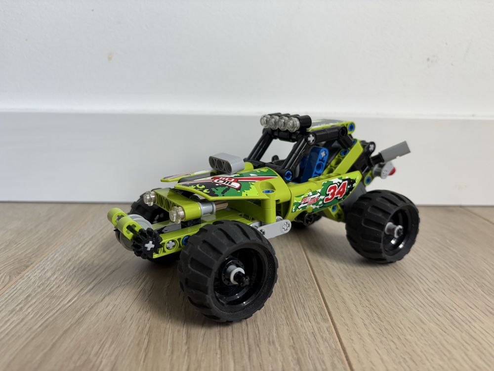 Lego technic pustynna wyscigówka (42027)