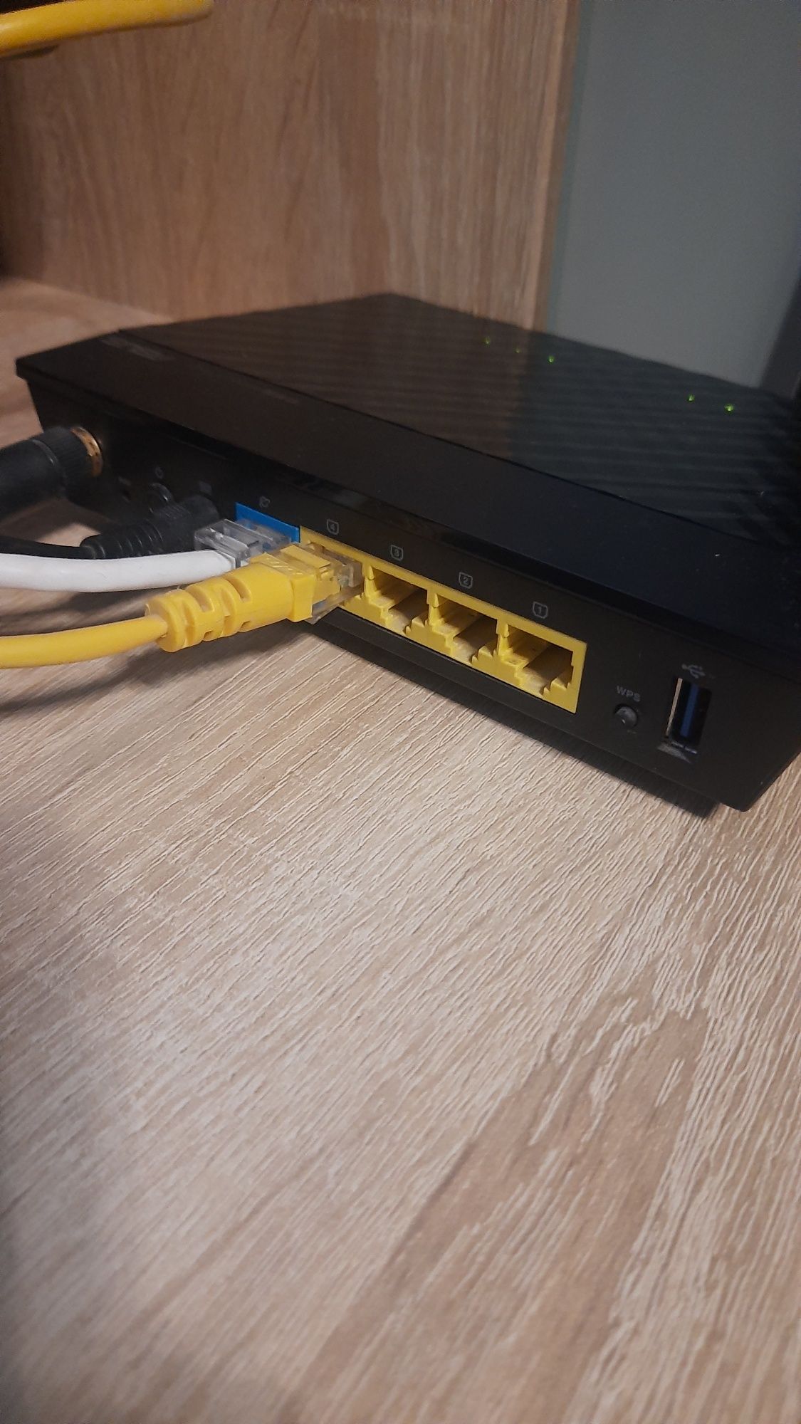 Asus Wi-Fi Роутер          .