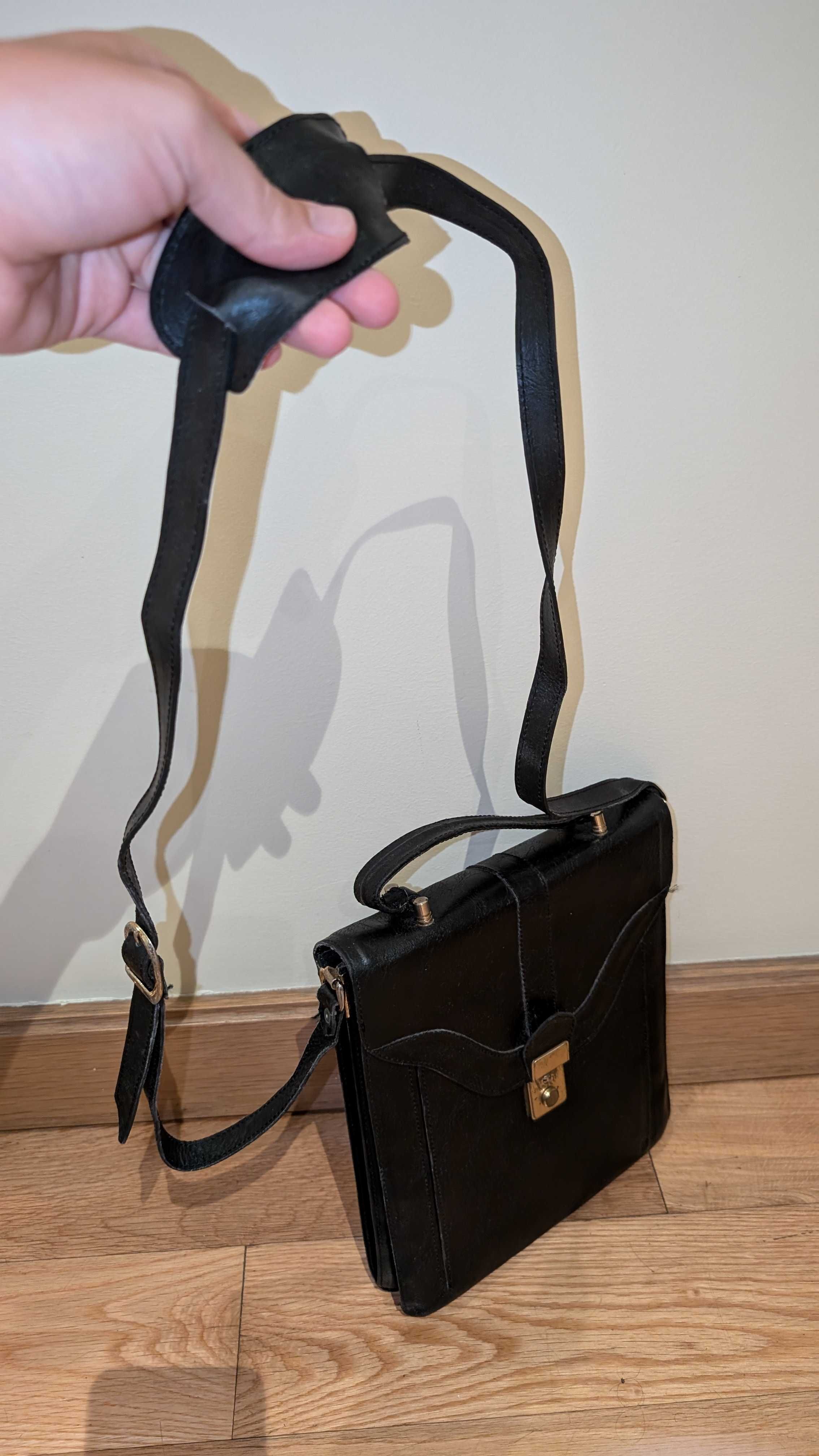 Bolsa tiracolo Preta em Pele