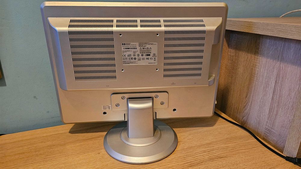 Monitor HP V220 LCD 22" - sprawny monitor biurowy