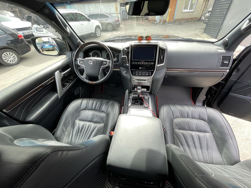 Toyota Land Cruiser 200  Executive Lounge