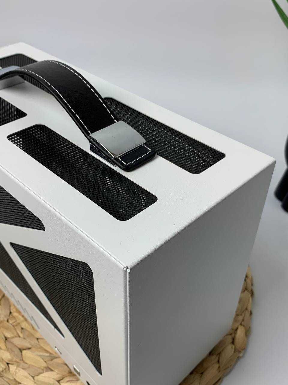 ДУЖЕ КОМПАКТНИЙ корпус для ПК формату Mini- ITX