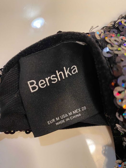 Vestido de festa com lantejolas da Berska